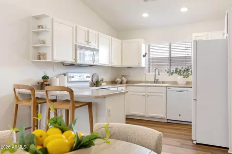 Kitchen - 8118 N 10th Pl, Phoenix, AZ 85020 photo 1 of 2