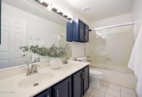 Bath - 8118 N 10th Pl, Phoenix, AZ 85020 photo 3 of 3