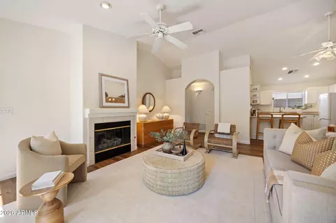 Living - 8118 N 10th Pl, Phoenix, AZ 85020 photo 1 of 1