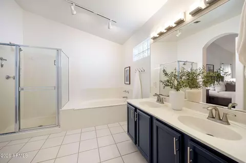 Bath - 8118 N 10th Pl, Phoenix, AZ 85020 photo 1 of 3