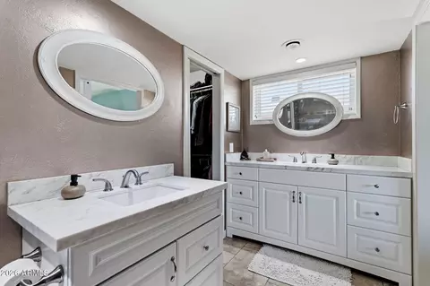 Bath - 3344 E Beryl Ln, Phoenix, AZ 85028 photo 1 of 2