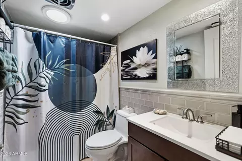 Bath - 3344 E Beryl Ln, Phoenix, AZ 85028 photo 2 of 2