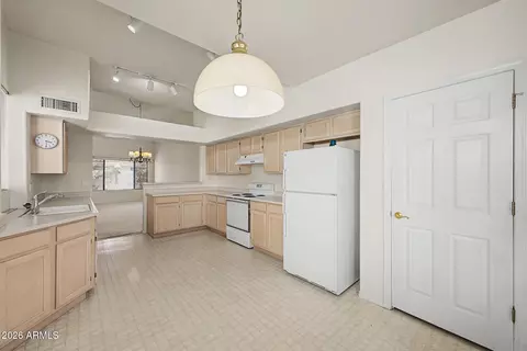 Kitchen - 963 E Chilton Dr, Tempe, AZ 85283 photo 4 of 4