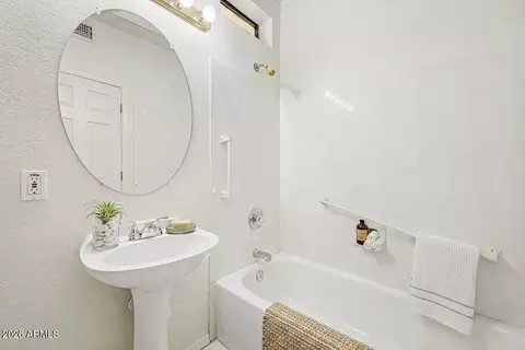 Bath - 963 E Chilton Dr, Tempe, AZ 85283 photo 6 of 6