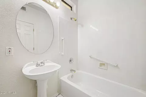 Bath - 963 E Chilton Dr, Tempe, AZ 85283 photo 5 of 6