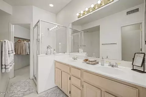 Bath - 963 E Chilton Dr, Tempe, AZ 85283 photo 2 of 6