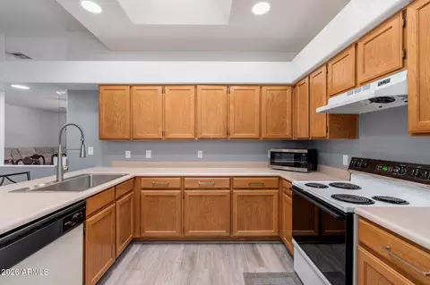Kitchen - 7006 E Jensen St #39, Mesa, AZ 85207 photo 4 of 5