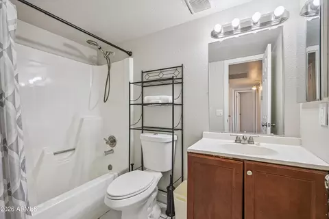 Bath - 4301 N 80th Ln, Phoenix, AZ 85033 photo 2 of 2