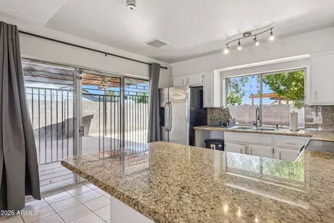 Kitchen - 4301 N 80th Ln, Phoenix, AZ 85033 photo 2 of 2