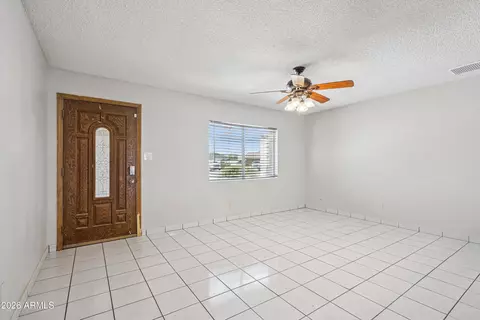 Living - 4301 N 80th Ln, Phoenix, AZ 85033 photo 2 of 4