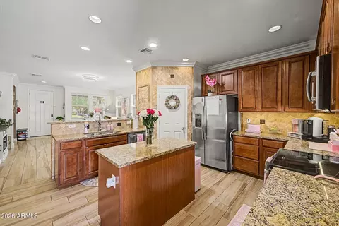 Kitchen - 7406 E Olla Ave, Mesa, AZ 85212 photo 2 of 5