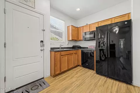 Kitchen - 7406 E Olla Ave, Mesa, AZ 85212 photo 4 of 5