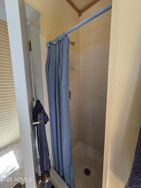 Bath - 404 Roberts Ave, Bisbee, AZ 85603 photo 2 of 4