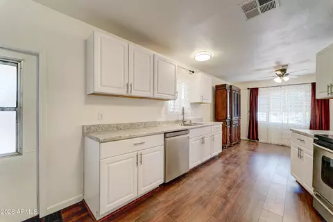 3448 E Beverly Ln, Phoenix, AZ 85032 photo 4