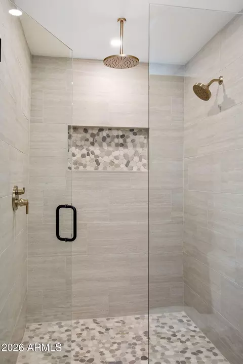 Bath - 3616 E Wethersfield Rd, Phoenix, AZ 85032 photo 3 of 4