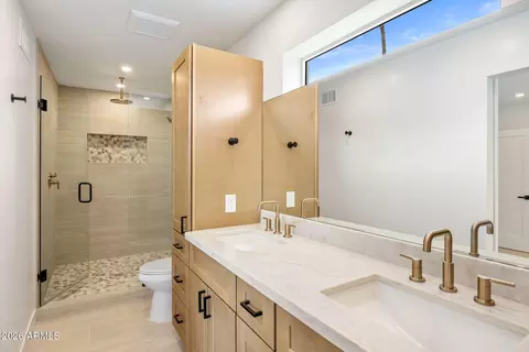 Bath - 3616 E Wethersfield Rd, Phoenix, AZ 85032 photo 1 of 4