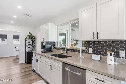 Kitchen - 4845 E Fairmount Ave, Phoenix, AZ 85018 photo 5 of 5