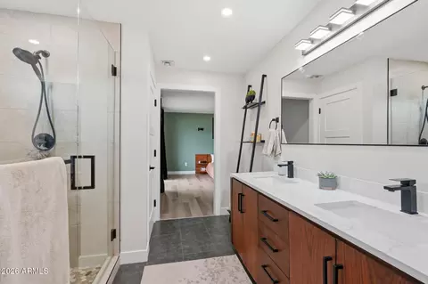 Bath - 4845 E Fairmount Ave, Phoenix, AZ 85018 photo 1 of 7