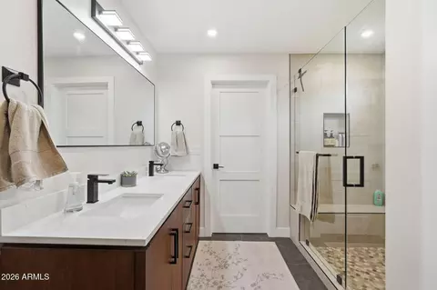 Bath - 4845 E Fairmount Ave, Phoenix, AZ 85018 photo 2 of 7