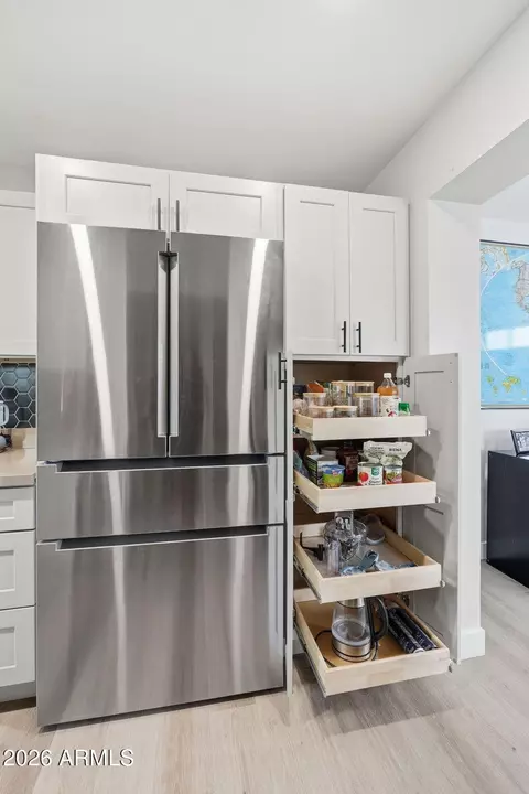 Kitchen - 4845 E Fairmount Ave, Phoenix, AZ 85018 photo 4 of 5