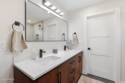 Bath - 4845 E Fairmount Ave, Phoenix, AZ 85018 photo 5 of 7