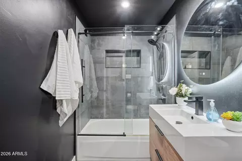 Bath - 4845 E Fairmount Ave, Phoenix, AZ 85018 photo 6 of 7