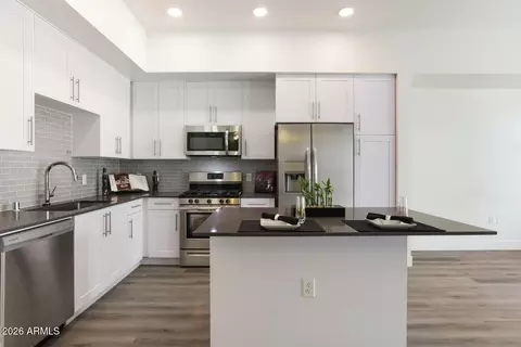 7300 Earll Dr #1016, Scottsdale, AZ 85251