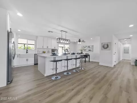 Kitchen - 3440 E Laurel Ln, Phoenix, AZ 85028 photo 6 of 10