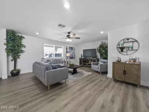 Living - 3440 E Laurel Ln, Phoenix, AZ 85028 photo 2 of 3