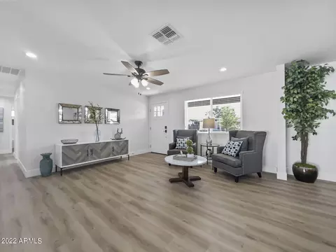 Living - 3440 E Laurel Ln, Phoenix, AZ 85028 photo 1 of 3