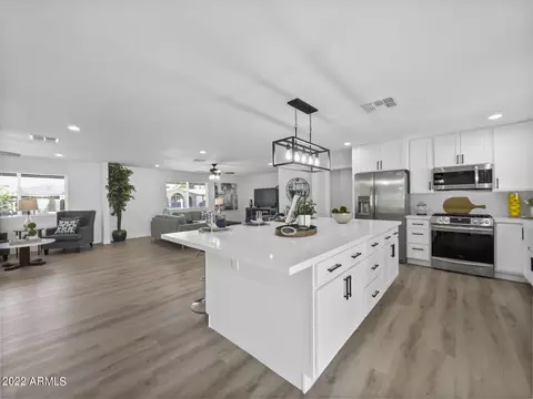 Kitchen - 3440 E Laurel Ln, Phoenix, AZ 85028 photo 1 of 10