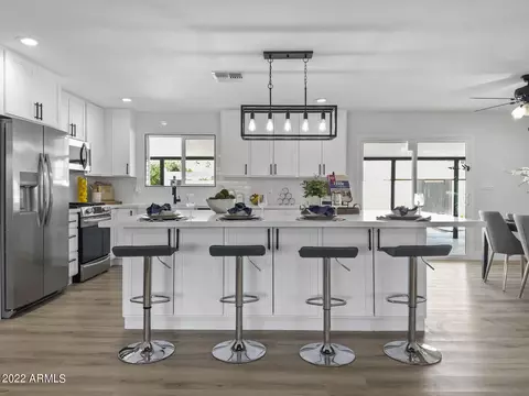 Kitchen - 3440 E Laurel Ln, Phoenix, AZ 85028 photo 2 of 10