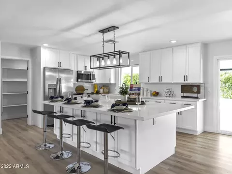 Kitchen - 3440 E Laurel Ln, Phoenix, AZ 85028 photo 7 of 10