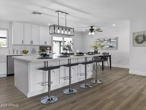 Kitchen - 3440 E Laurel Ln, Phoenix, AZ 85028 photo 5 of 10