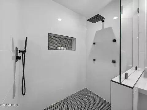 Bath - 3440 E Laurel Ln, Phoenix, AZ 85028 photo 1 of 4