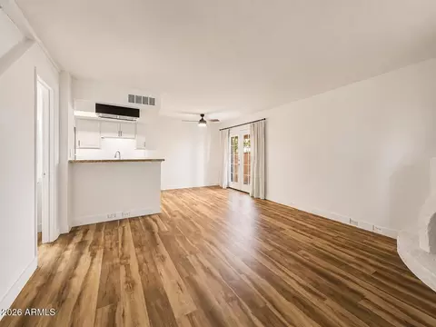 Living - 735 E North Ln #2, Phoenix, AZ 85020 photo 2 of 5