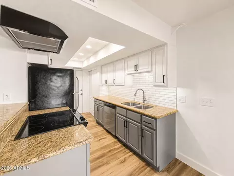 Kitchen - 735 E North Ln #2, Phoenix, AZ 85020 photo 1 of 3