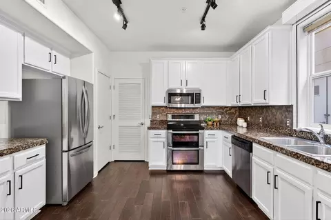 Kitchen - 706 E Washington St #124, Phoenix, AZ 85034 photo 1 of 4