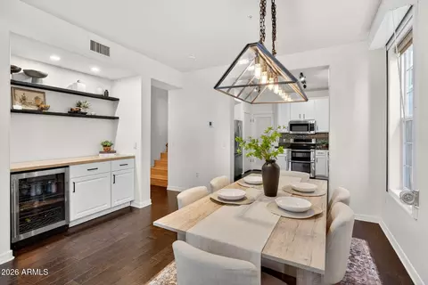 Dining - 706 E Washington St #124, Phoenix, AZ 85034 photo 3 of 3