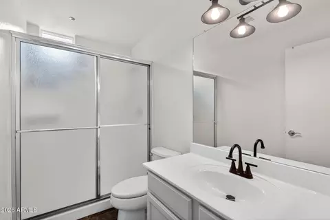 Bath - 706 E Washington St #124, Phoenix, AZ 85034 photo 4 of 6