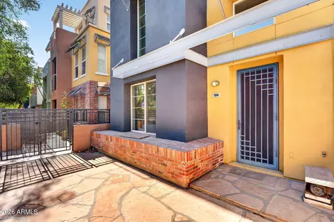 Exterior - 706 E Washington St #124, Phoenix, AZ 85034 photo 3 of 8