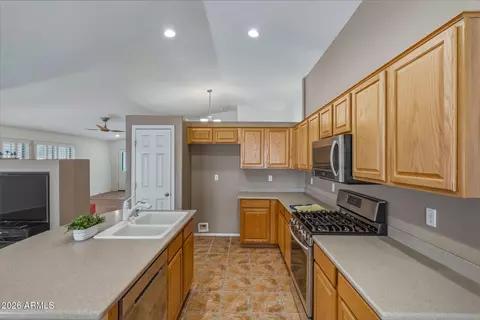 Kitchen - 4040 E Sidewinder Ct, Gilbert, AZ 85297 photo 5 of 5