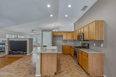 Kitchen - 4040 E Sidewinder Ct, Gilbert, AZ 85297 photo 3 of 5