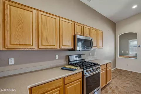 Kitchen - 4040 E Sidewinder Ct, Gilbert, AZ 85297 photo 4 of 5