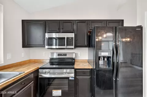 Kitchen - 1417 E Mineral Rd, Gilbert, AZ 85234 photo 7 of 10
