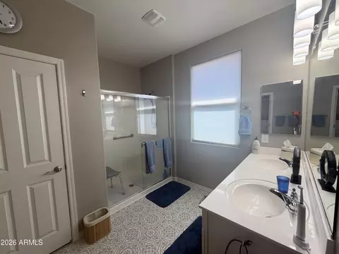 Bath - 3959 E Liberty Ln E, Gilbert, AZ 85296 photo 2 of 2