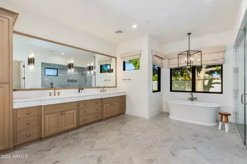 Bath - 5502 E Mariposa St, Phoenix, AZ 85018 photo 1 of 5