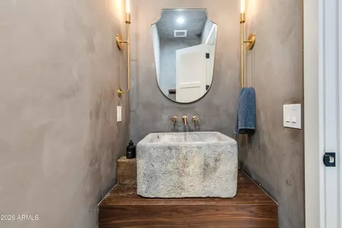 Bath - 5502 E Mariposa St, Phoenix, AZ 85018 photo 5 of 5