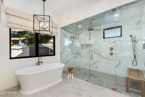 Bath - 5502 E Mariposa St, Phoenix, AZ 85018 photo 2 of 5