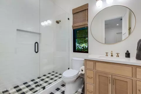 Bath - 5502 E Mariposa St, Phoenix, AZ 85018 photo 4 of 5